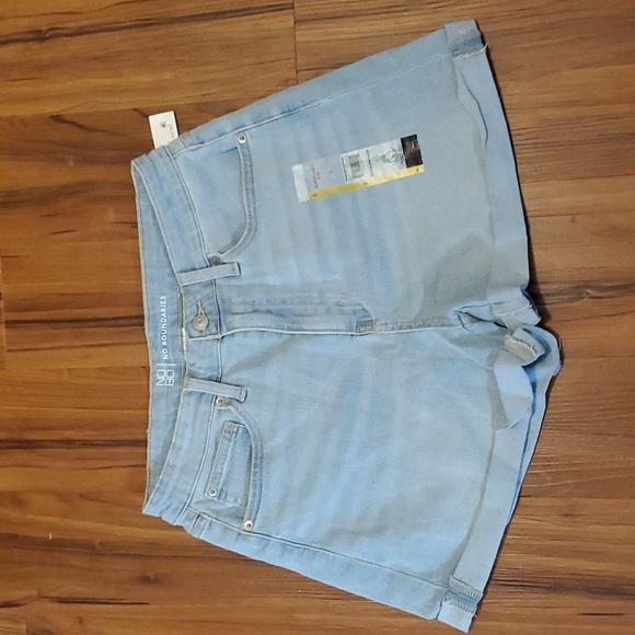 No Boundaries Pants - NWT No Boundries jean shorts size 11